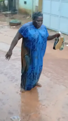 chuva não me deixa chegar na minha casa se eu não chegar hoje é culpa da chuva ☔️ 🤣🤣🤣🤣🤣🤣🤣🤣