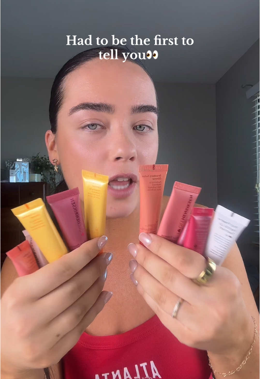 Can you tell I’m obsessed with these???? #olehenriksen #lippie #lipmini #pout #lipgloss #tiktokshopcreatorpicks #tiktokshopnewarrivals #greenscreen 