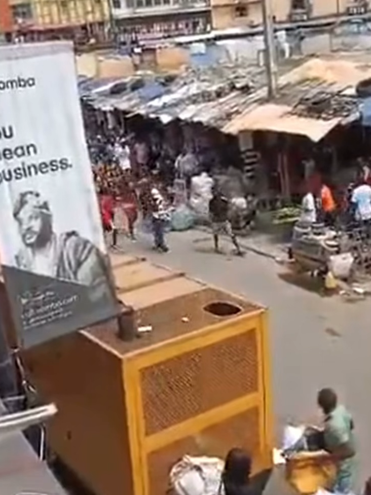 🇳🇬 Ethnic Tensions Highlight Risks Ahead of 2027 Elections ❗️Lagos, Nigeria – August 27. The violent clash at Mandilas Market in Lagos Island where a dispute between a Yoruba hustler and an Igbo trader escalated into ethnic violence, has raised new concerns about Nigeria’s fragile unity. One man was killed, several were injured, and businesses were forced to close as Yoruba youths retaliated against Igbo traders. ❗️While authorities stress the incident began as a personal disagreement, observers note that it quickly took on an ethnic dimension, underlining how easily local disputes can spiral in Nigeria’s urban markets. ❗️Political analysts warn that such tensions could deepen as the country approaches the 2027 general elections, when President Bola Ahmed Tinubu, a Yoruba leader, is expected to face a possible challenge from Peter Obi, an Igbo politician. Many fear that tribal loyalties could overshadow policy debates, especially in Lagos, where both groups have significant populations. ❗️Experts caution against framing the Mandilas tragedy as a preview of wider conflict, but acknowledge it exposes vulnerabilities. “Nigeria’s democracy must not be reduced to an ethnic census,” one civic leader remarked. ❗️Calls are growing for dialogue, mediation, and stronger conflict-prevention measures to ensure the 2027 elections remain peaceful and inclusive. Stakeholders emphasize that only proactive engagement can prevent a repeat of Mandilas on a national scale.