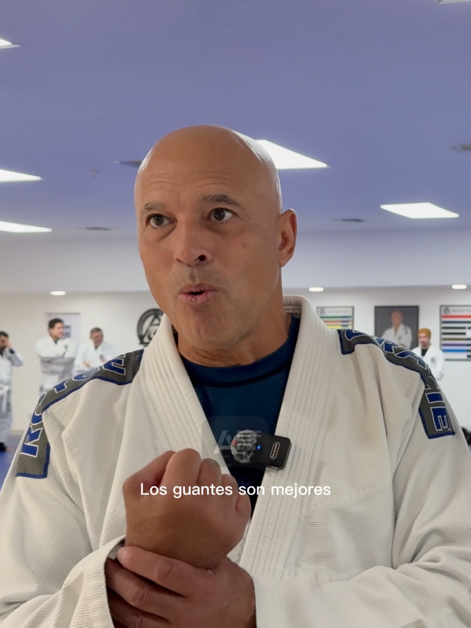 En exclusiva con el primer campeón de UFC y primer atleta elevado al Salón de la Fama del UFC, el maestro Royce Gracie. Charlamos sobre la filosofía del Jiu-Jitsu y la evolución de este arte dentro del UFC. Royce Gracie comenta que Ecuador tiene 