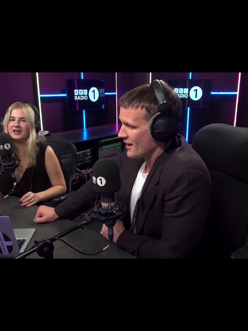 his face when the little girl started talking 🥹 #mattsmith 