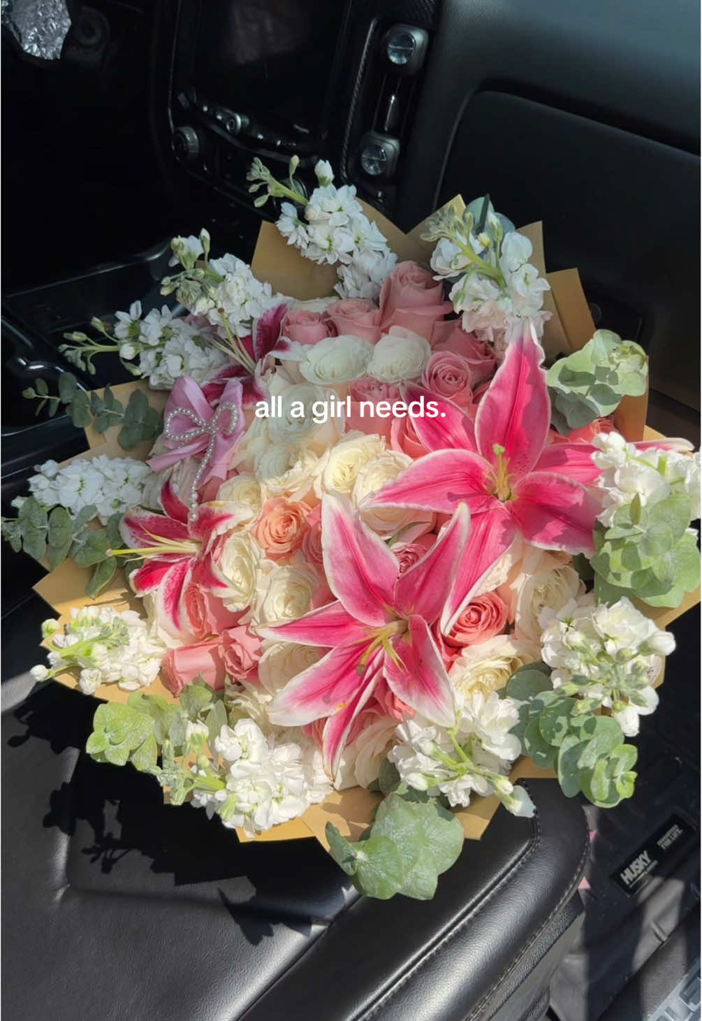 lilies are all a girl needs 🌸 insta: isabels_flores #isabelsflores #lilies #lirios #parati #relatable #flowers #ramo #ramobuchon #trending #fypシ #SmallBusiness #blooms #girl #floristsoftiktok #foryou #DIY #Relationship #noviazgo #fypシ #houston #htxflorist 