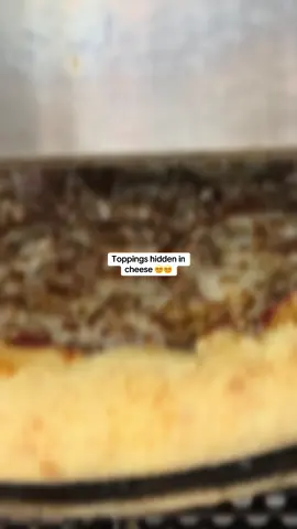 Imagine biting into this pizza 😮‍💨😮‍💨 #dominospizza #dominosjamaica 