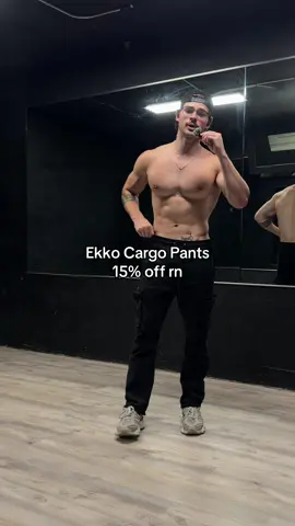You are not beating these Ik the ekko twill cargo pants are a bit pricey but they are on sale so don’t miss out if u wanna grab them #nickfreeman02 #gym #ekkovision 