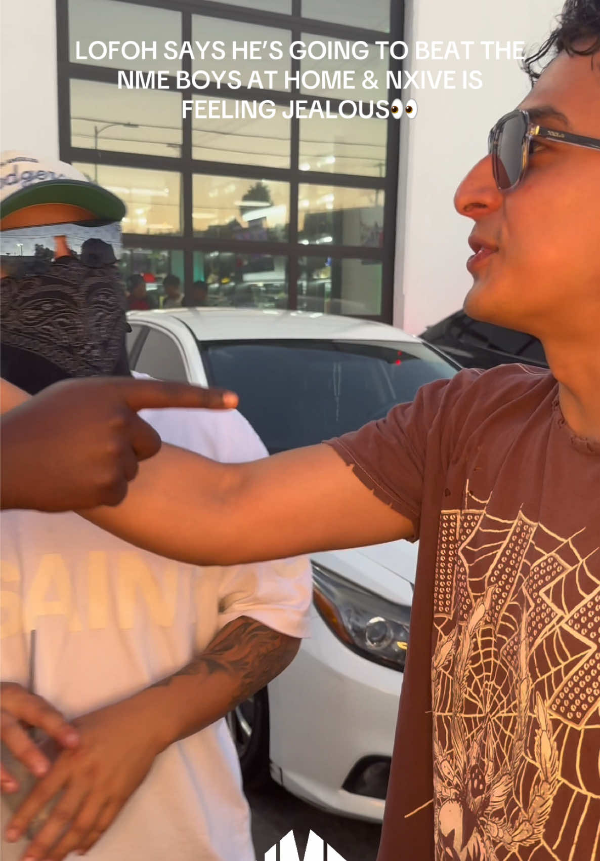 @LOFOH says he’s going to beat the boys at home with a belt and @Gojo says @Nxive has been feeling a lil jealous? 🫢 @nmehouse #nmehouse #fyp #stream #streamer #event 