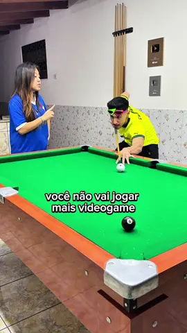 Nem futebol, nem fifa… @daniayumih  #sinuca #humor #casal #futebol 
