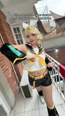 Respuesta a @Hanon Mei 💖 el mejor sentimiento del mundo 😭💛 Cuál es su Cosplay soñado?? #cosplayer #vidacosplay #rinkagamine #anime #rinkagaminecosplay 