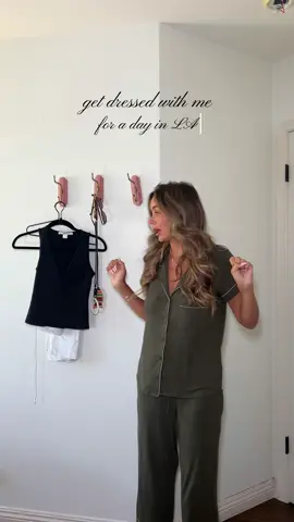 me trying to make this fish necklace work LOLLLL