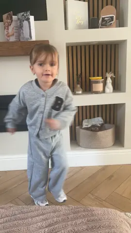 The passion 😂🥹❤️ #alexwarren#daughter #singer #singing #babygirl 