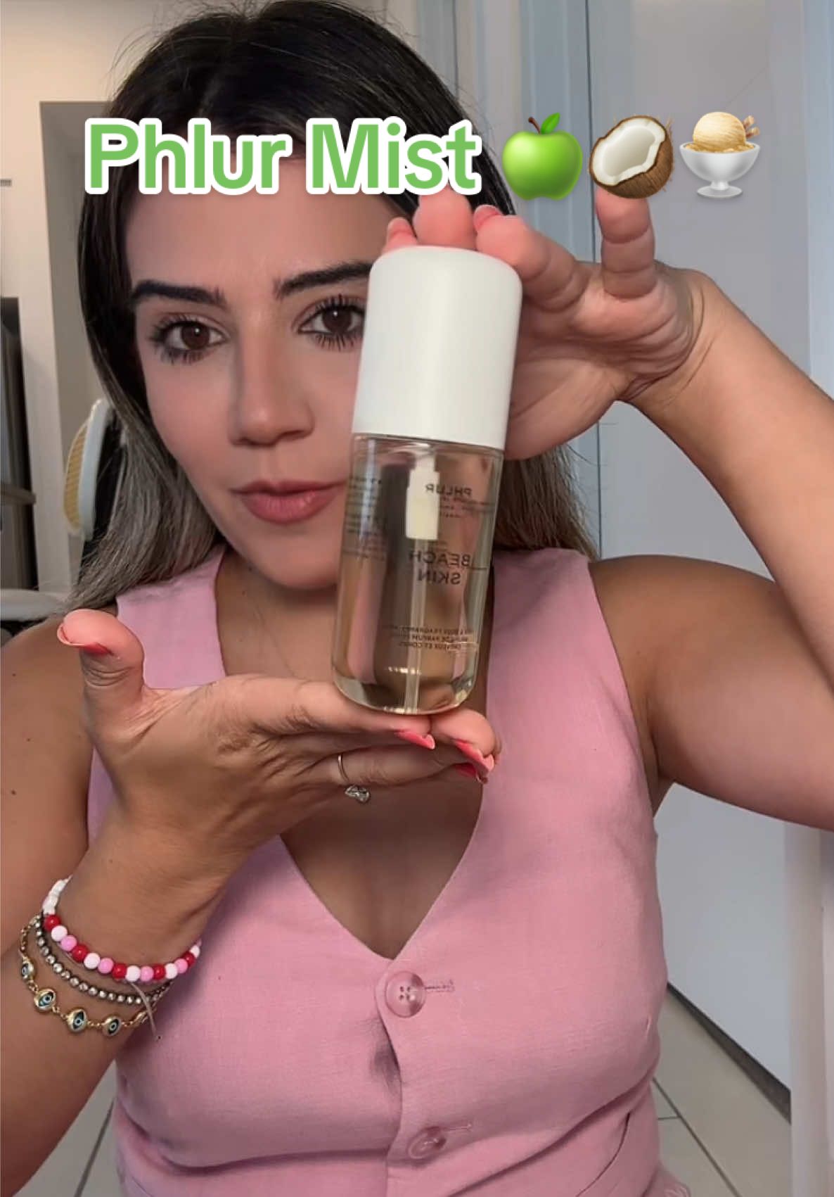 Lo mejor es que son travel size y siempre tengo alguno conmigo 👜  @Phlur Fragrances #phlurfragrance #mistreview #splashsummervibe #perfumesparamujer #summerfragrance 