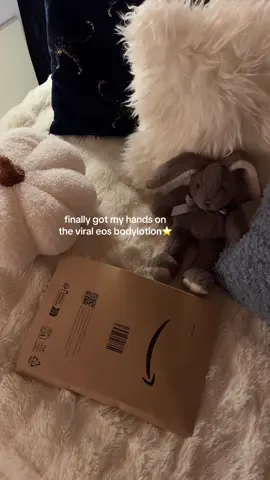 vanilla cashmere is my fav!! #fyp#eosbodylotion#amazonhaul#fall#fyyyyyyyyyyyyyyyy#couquette#jellycat#autumn#cozyathome#viral#goviral#amazonfinds#fallfinds#bodycarehaul#pumpkinseason 