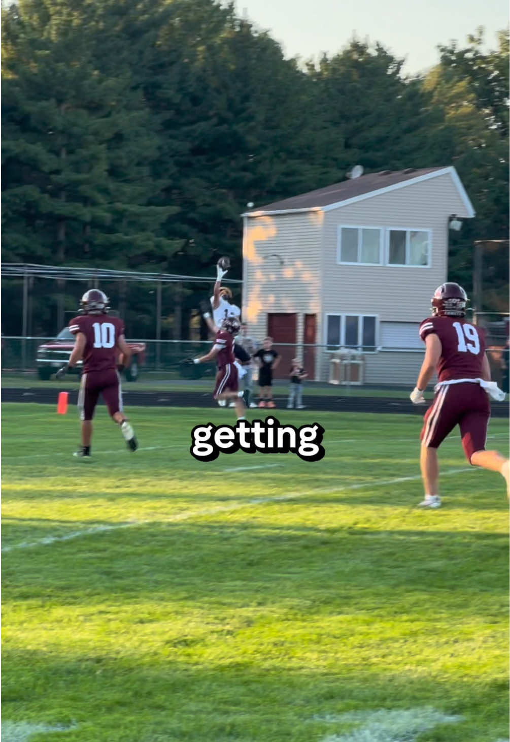 That Catch Tho😮‍💨….. #foryoupage #highschoolfootball #explore #fypシ 
