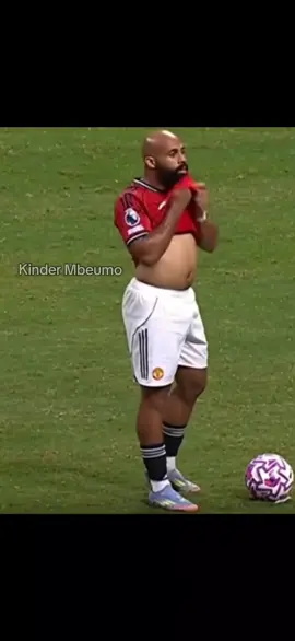 No Wonder He Missed That Penalty 😭😭 #manchesterunited #viraltiktokvideo #fyp #footballtiktok #bueno 