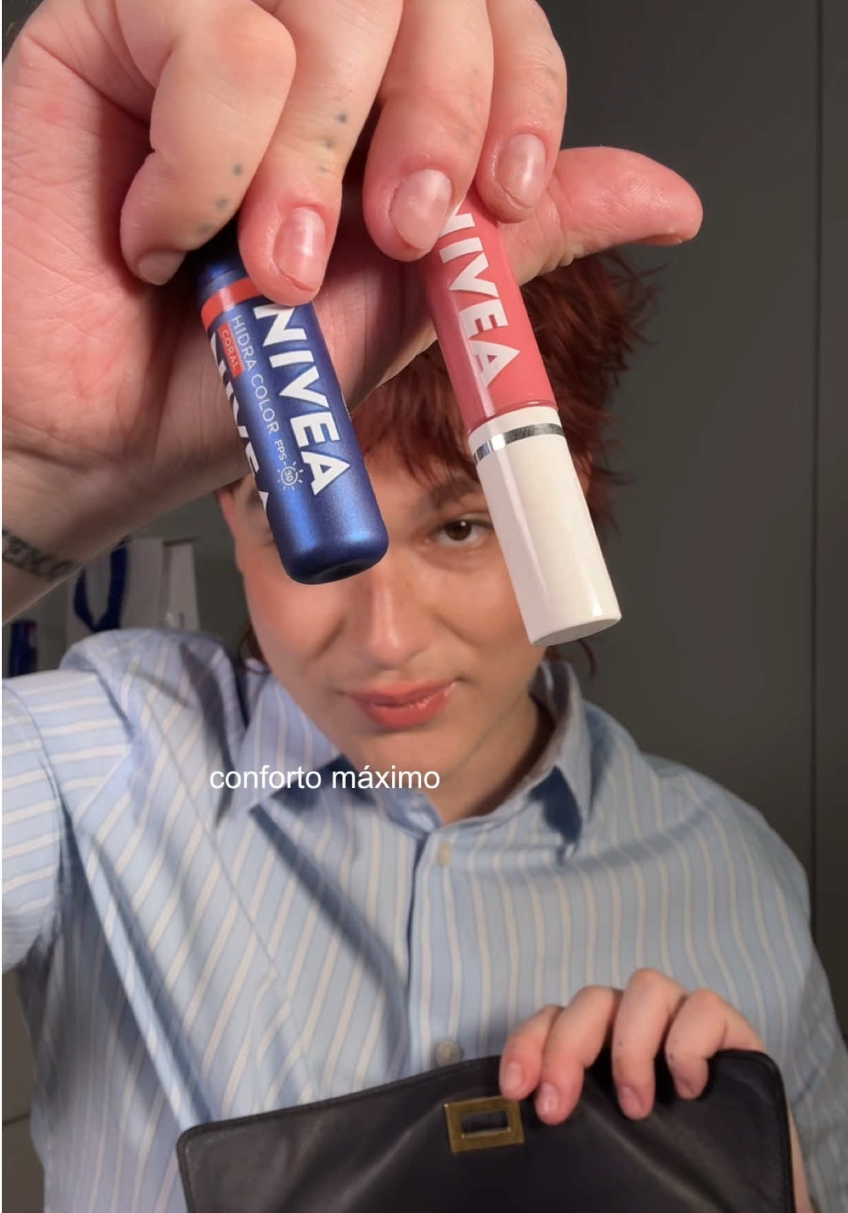 o combo à prova de erros🔒 com Hidra Color ‘Coral’ e Lip Oil ‘Rosé’ @NIVEA Brasil  #NIVEABrasil #NIVEALip #ViveSuaVibe  *conteúdo patrocinado*