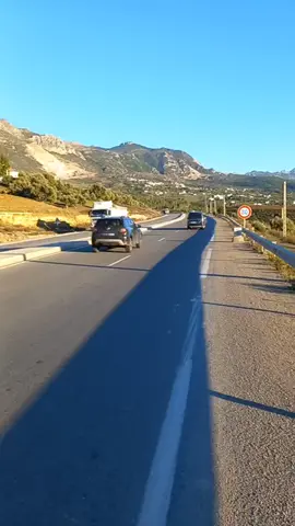 🚗✨ رحلة بين أحضان الطبيعة من تطوان إلى جوهرة الشمال شفشاون، طريق يفتح القلب ويخلي الروح تحس بالراحة 🌿💙… والموسيقى تزيد اللحظة جمال وسحر 🎶💭 #تطوان #شفشاون  #شمال_المغرب🇲🇦 #سفر #علوان   تحب أكتبلك نسخة ثانية للوصف تكون قصيرة أكثر وتصلح لتiktok والريلز؟