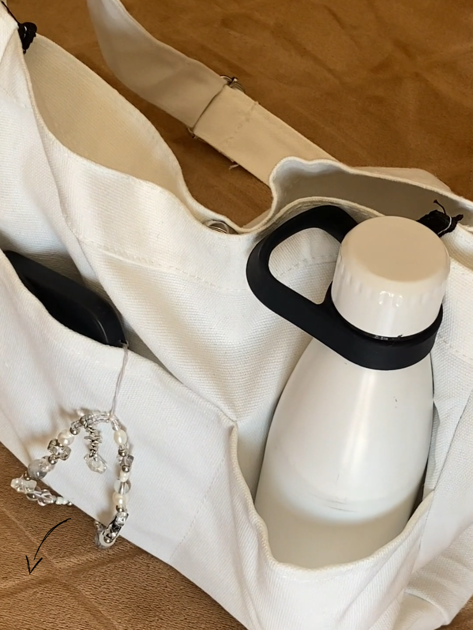 A bolsa Tote mais perfeita para o dia a dia e no precinho aqui no tiktok shop #bolsa #totebag 