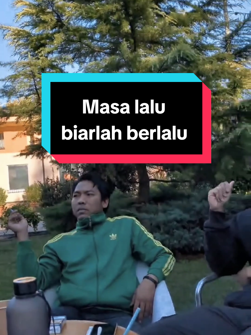 Manfaatkan waktumu sebaik mungkin, kapan lagi bisa kerja sambil liburan di eropa. Liburan boleh asal jangan lupa nabung buat masa depan,sebab apa? kita punya uang cukup aja kadang gak dihargai apalagi gak punya uang sama sekali. ingat itu baik-baik...😎😎 #fyp  #masukberandafyp  #fypシ゚  #noah  #masalalutertinggal 