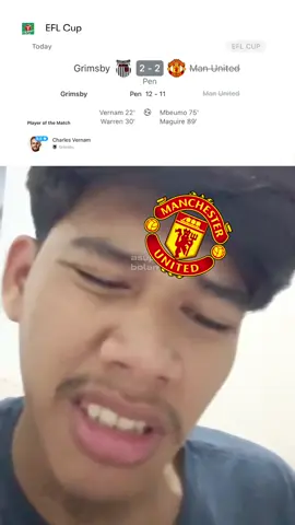 Udah gak ngerti lagi ama ni team, kelawat tol, pemain yang diminta udah dikasih, salahnya dimana lagi sih kntl, mau 3 bek 4 bek sama aja 🔥 Drama Carabao Cup! Manchester United harus tersingkir memalukan usai ditahan imbang 2-2 oleh tim League Two, Grimsby Town, sebelum kalah 12-11 lewat adu penalti epik 😱. Gol Vernam & Warren (manfaatkan blunder Onana) sempat buat Grimsby unggul, namun MU bangkit lewat Bryan Mbeumo & sundulan Maguire di menit akhir. Sayangnya, drama adu penalti panjang berujung antiklimaks bagi Setan Merah. 📌 Disebut sebagai salah satu “cupset” terbesar sepanjang sejarah Piala Liga Inggris, malam di Cleethorpes jadi mimpi buruk Amorim & Onana sekaligus euforia tak terlupakan bagi fans Grimsby. #MUFC #Grimsby #CarabaoCup #FootballDrama #Cupset