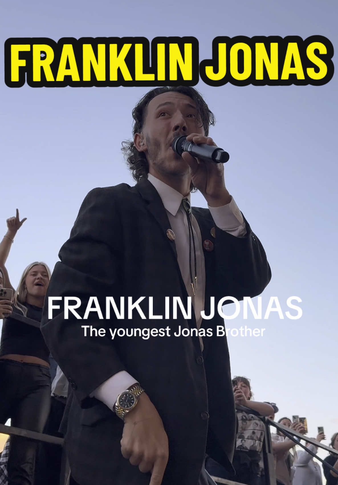 ✨ Baby Jonas all grown up 🥹💫 Franklin owning the Tinley Park stage last night was EVERYTHING ❤️‍🔥So wholesome, full of energy, and pure nostalgia💜 Can’t wait to see him again @Franklin jonas #franklinjonas #frankyjonas #thejonasbrothers #yellow #sewerrats 