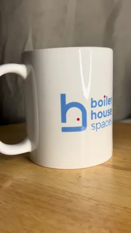 Get your brand seen 👀 We offer a variety of branded items :  Keyrings Mugs T- shirts Hoodies Tote bags Water bottles Cold cups & more #branding #getyourbrandseen #personalised #mug #kdd 