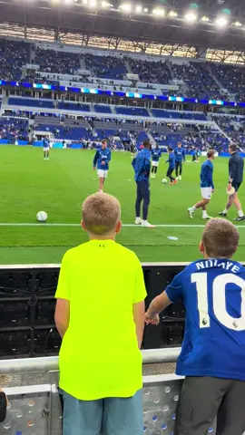 Beto playing head tennis with our Harry 😂 #everton #beto 