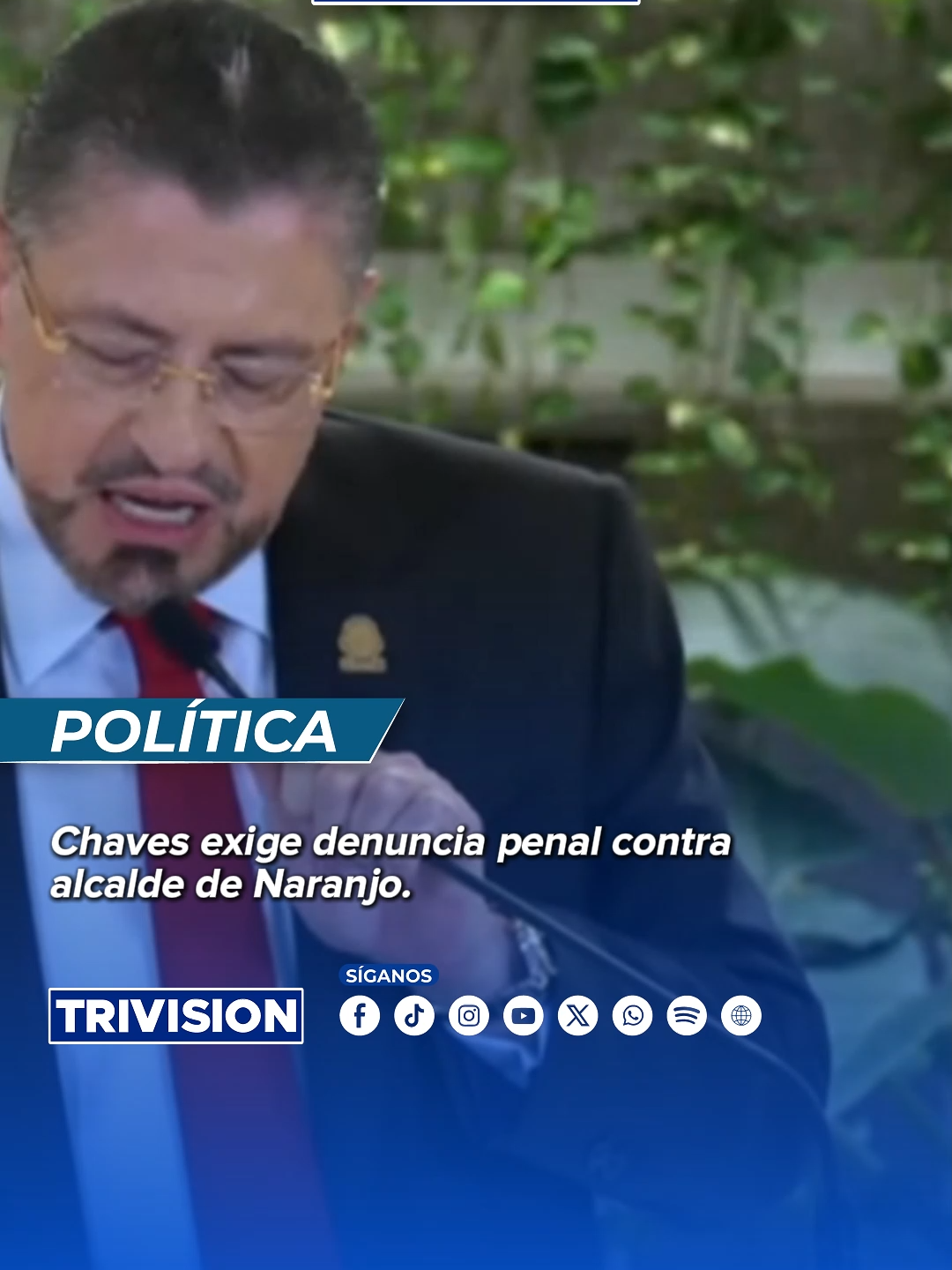 🔴#NoticiasTrivisión | El Presidente Rodrigo Chaves solicitó iniciar una denuncia penal contra el alcalde de Naranjo, Rándall Vega, por no suministrar agua a 120 familias del Proyecto Habitacional Esperanza y por impedir la aprobación de la planta de tratamiento de aguas residuales.  Según Chaves, aseguró que la actitud del alcalde constituye un incumplimiento de deberes.