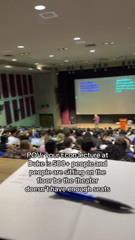 But the people in the back r the first ones to get out when class ends so… #college #university #studentlife #ivyleague #collegeadmissions 