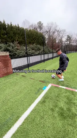 Master the basics — use a wall to train and transform your first touch. Join the NSP app and start training today. #soccerplayer #Soccer #footballer 