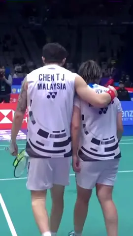 Because together we share both happiness & sadness, triumph & let-down, we can look each other in the eyes with a smile & tears. 🩷❤️ all the best BWC2025 love💪🏻🤞🏻🥇#chentoh #chentangjie #toheewei #champion #goodluck #support 