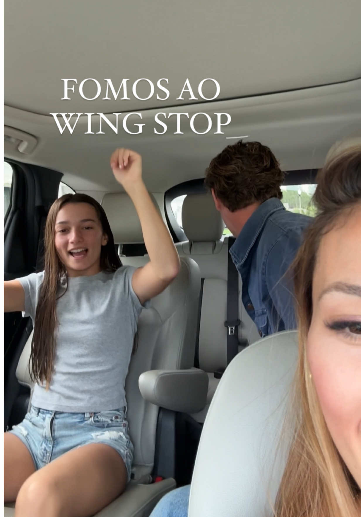 O momento que vocês (e a Anninha) esperavam: finalmente indo ao Wing Stop 😂 foi aprovado ✅ 