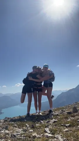 #hikinggirls 