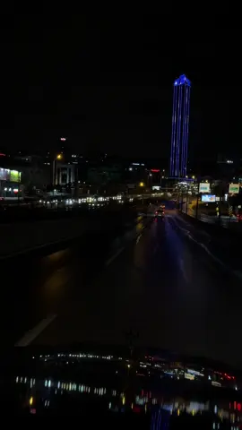 فضل شاكر ضل سنين ما يغني ولما غنى غطا كل الفنانين واثبت انو هاد الفن الاصلي 