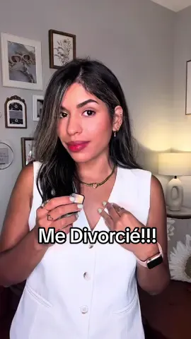Tomar la decisión de divorciarme fue una de las más valientes de mi vida. No solo cerré un capítulo, solté una historia, solté las etiquetas… y solté el miedo.  No fue fácil. No fue rápido. Pero entendí que quedarme en un lugar donde mi luz se apagaba no era amor… era costumbre, miedo y una esperanza sin raíces. Tuve que vivir muchas cosas antes de entender que el amor, el verdadero, no te hace sentir menos, no te hace dudar de tu valor ni de lo que eres.  Decidí terminar esa relación por qué no quería que mi hijo creciera pensando que eso era amor.  Me tomó tiempo dejar de culparme, empezar a hablarme con amor, recordarme quién era antes de que me hicieran dudar de mí. Rodearme de personas que me veían con ojos limpios fue clave para volver a verme con amor. Sanar es un proceso que no es lineal. A veces oscuro. A veces solitario. Pero también profundamente transformador. Hoy camino con más fuerza. 💪🏼  Y si tú también estás empezando desde cero, quiero que sepas: no estás sola. Hay vida después del dolor. Y sí, puedes volver a brillar. 🌟 Sígueme y comparte esta historia, porque juntas somos más fuertes y podemos superarlo todo. ❤️‍🩹🙏🏼✨