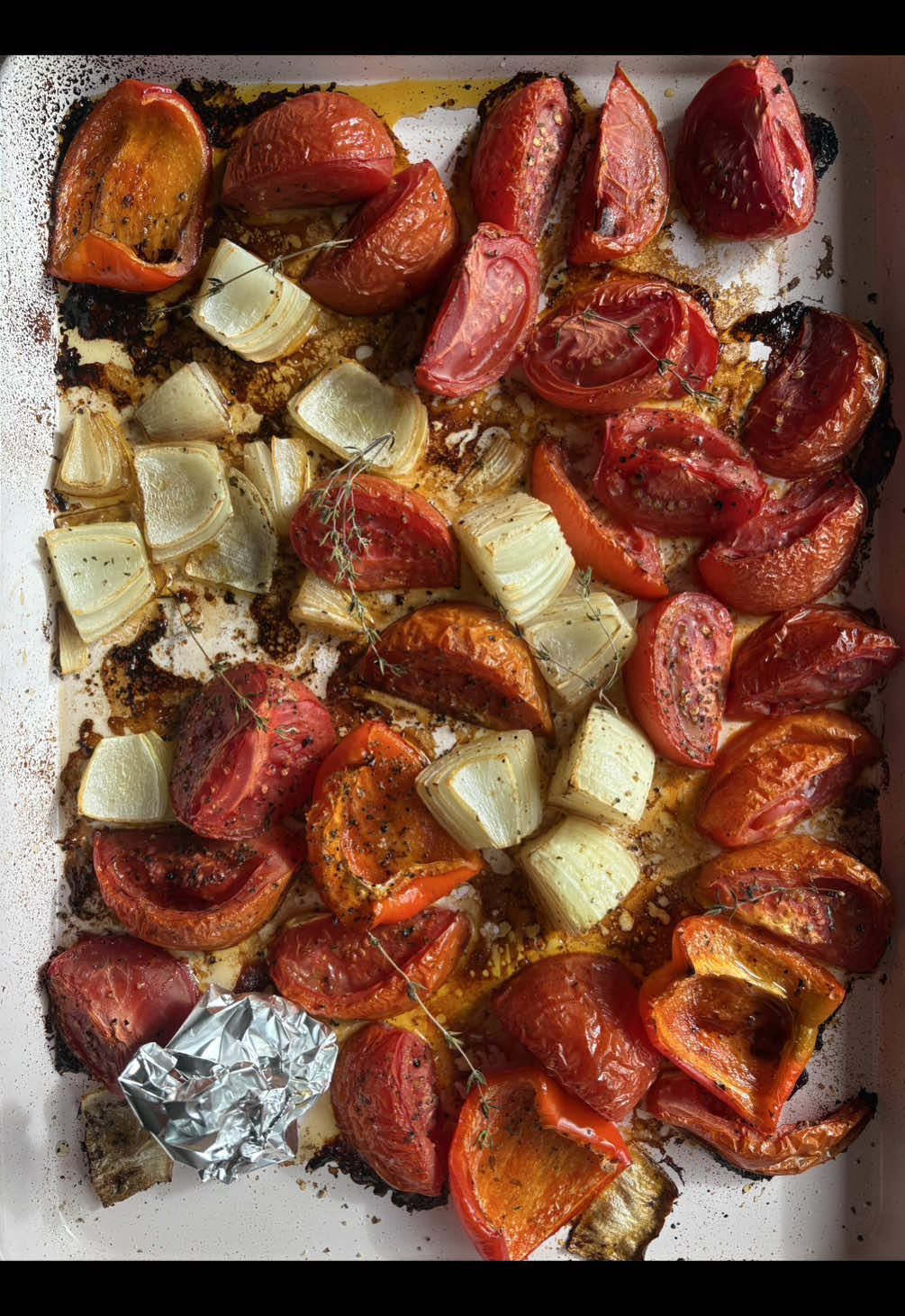If you’re still buying cans… I can’t help you. Throw summer’s last tomatoes on a tray with peppers, onions, garlic, olive oil + balsamic. Roast, simmer with broth,  blend.  #tomatosoup #ffallrecipes #homemadefood 