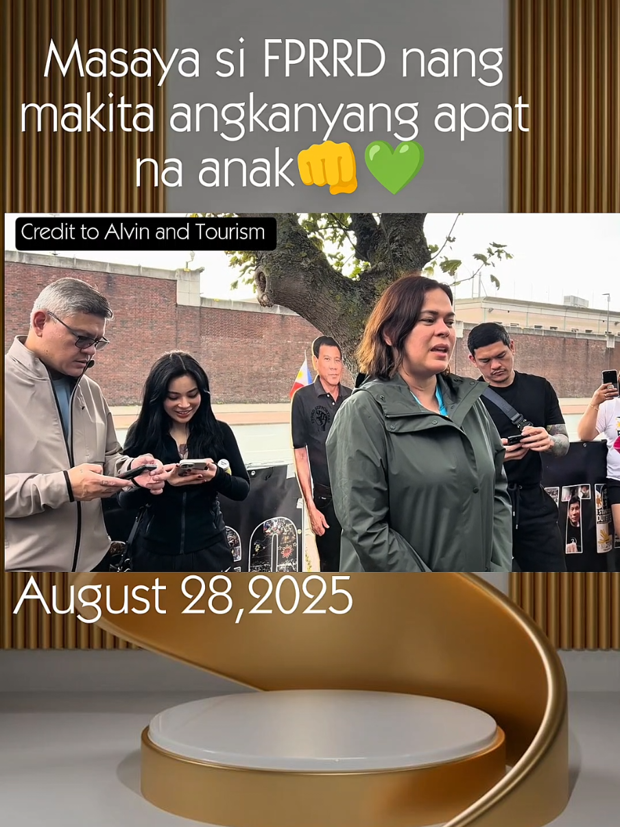 Masaya si FPRRD nang makita ang kanyang apat na anak #duterte #vpsaraduterte #kittyduterte #basteduterte #pulongduterte 