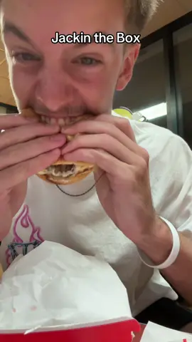 ULTIMATE BURGER: 8/10 TACOS: 0/10 FRIES: in the bag #foodreview #fyp #xup #jackinthebox 