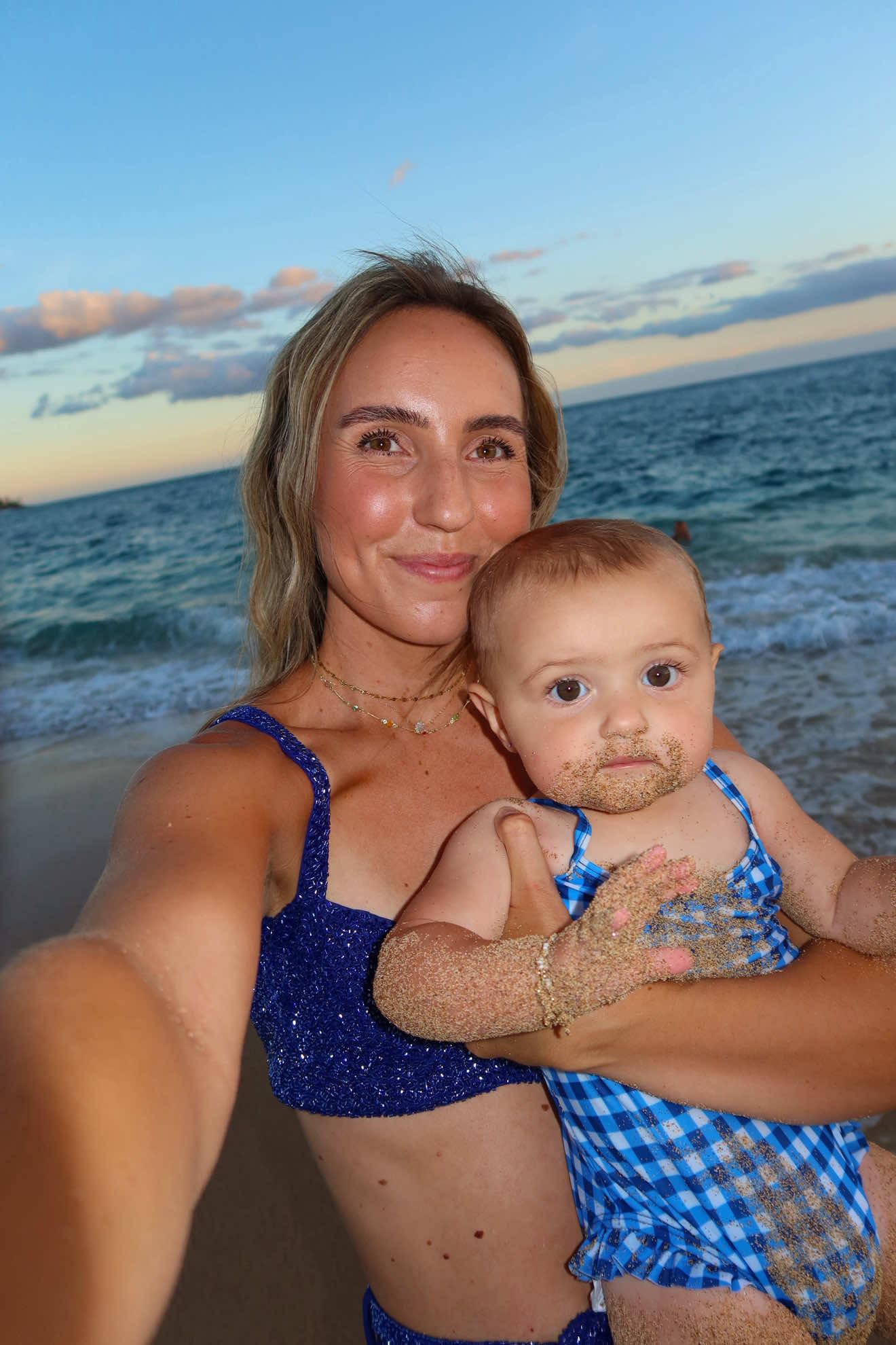 She got a nice, refreshing dunk in the ocean after this😂🌊🤙🏼🌺 #hawaii #hawaiiwithkids #family 