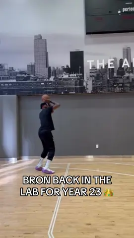 LeBron getting some work in ahead of year 23. 😤🔥 (@Chris Brickley) #basketball #bball #hoops #lebron #lebronjames 