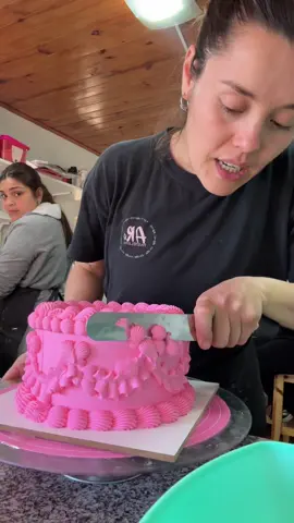 Ahora si es fucsia? #emprendimiento #emprender #algorico #pasteleria #buttercreamcake 