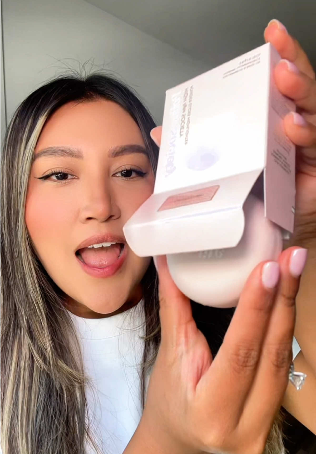 El color es Gilded Age ✨🪩🌟 @Polite Society Beauty #highlighter#tiktokshopfind#politesocietyreview 