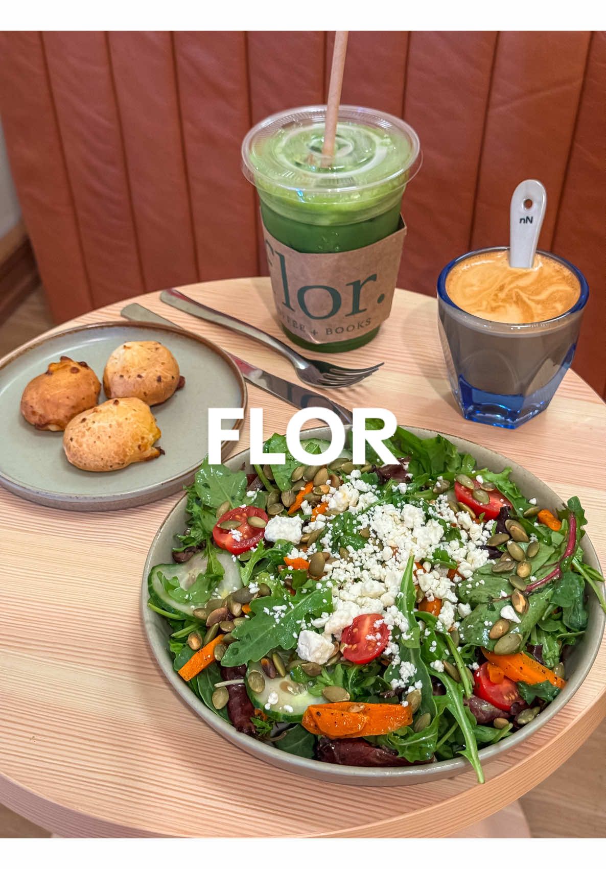 New Buenos Aires inspired coffee shop in Georgetown @Flor Coffee + Books ! It’s a cozy, stunning, two-story coffee shop with seating and a small bookstore upstairs that feature both English and Spanish books. Downstairs you can order coffee, Matcha, pastries, chipà’s, empanadas, salads, bowls, and sandwiches. I highly recommend getting their draft matcha latte!! All of the food was great, especially the bowl and empanadas. They use a special house blend from Grace Street Coffee right down the street too 🤍 #washingtondc #coffeeshop #georgetowndc #dctiktok #dcfoodies 