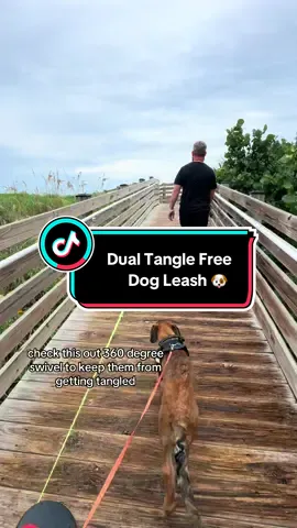 Now I understand why this went viral 🔥 if you have two dogs, this is for you. No tangle, poop bags, and a flashlight. 💩🔦🐕🦮🐩🐕‍🦺🐾🦴🐶##dogsoftiktok##petmusthaves##dogmom##dogmomlife##PetsOfTikTok