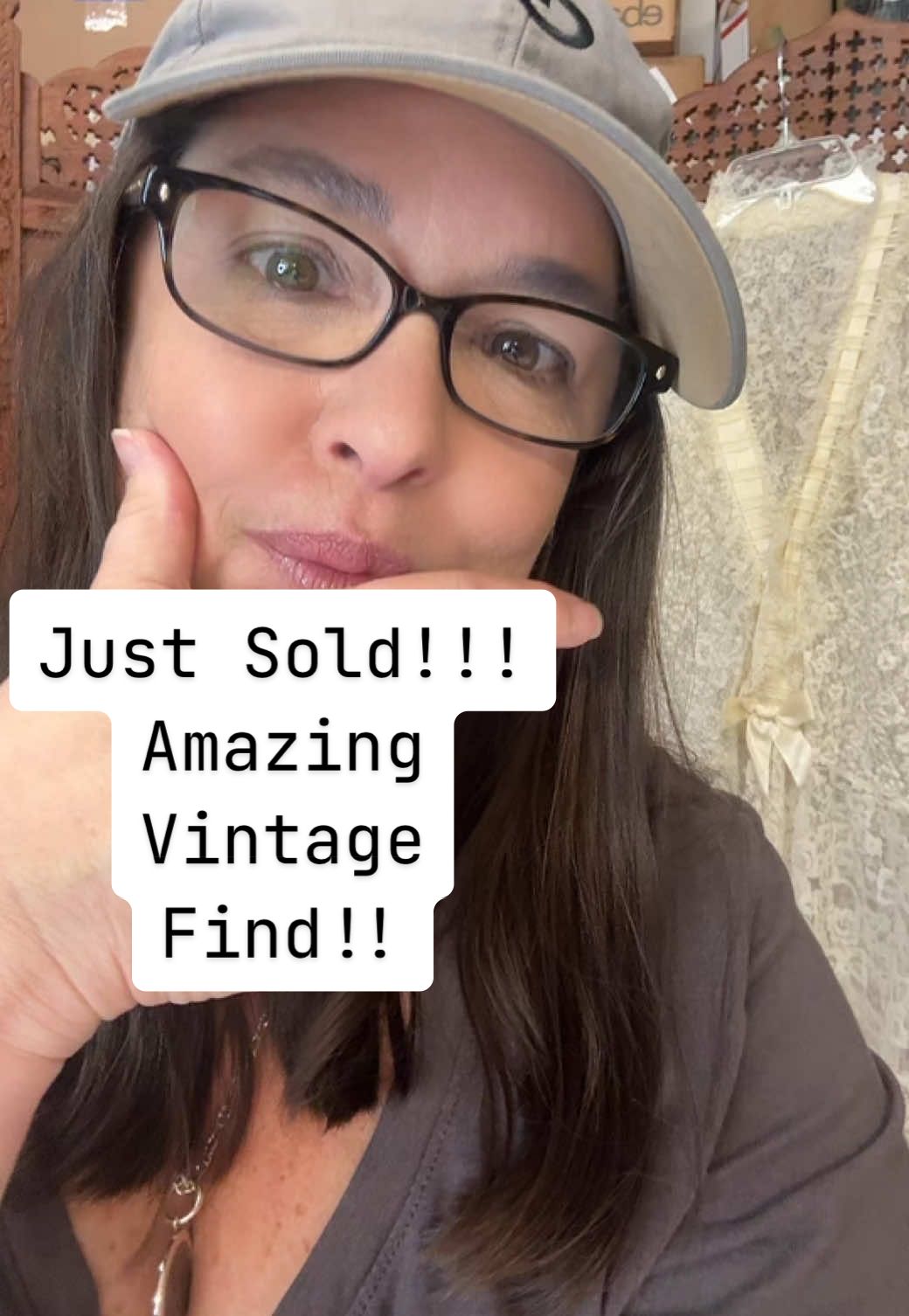 #creatorsearchinsights  Amazing piece of vintage that I found this summer at a #yardsalefind! #onlinebusinessforbeginners #resellertips #ebayseller 