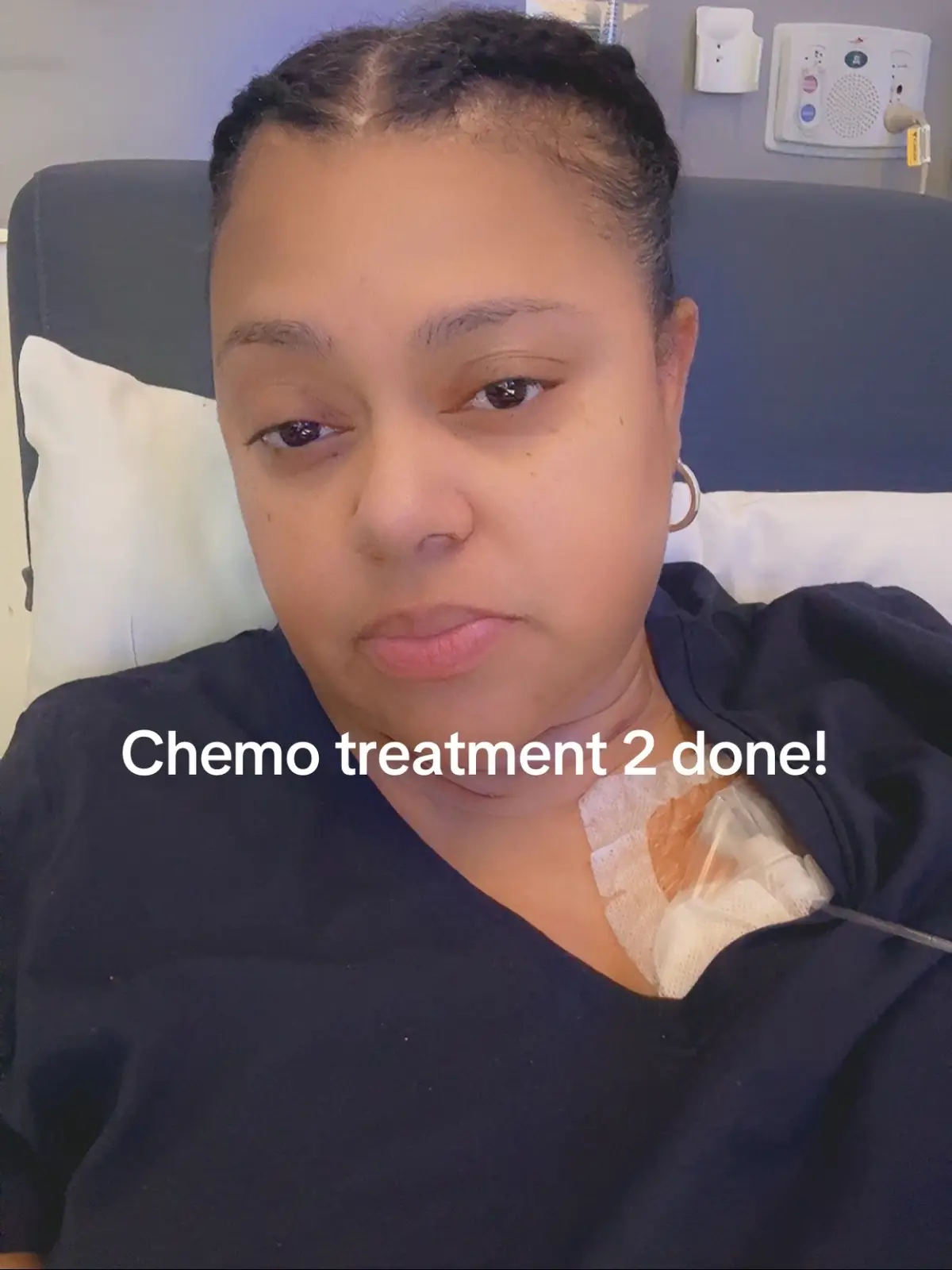 Chemo treatment number two is officially in the books! This round hit me hard—chemo is no joke. It left me utterly drained, battling a slew of unpleasant side effects: relentless headaches, fatigue, stomach and muscle cramps, nausea, dizziness, weight gain from the steroids, and those intense heat flashes that would have set my wig ablaze if I were wearing one! It’s a stark reminder of how often we take our health for granted. My heart truly goes out to anyone facing illness or cancer. I constantly remind myself that there’s always something to appreciate, and things could always be worse. Embrace the struggles; they are a part of the journey, and I trust that God will guide me through. Challenges make you stronger, wiser, and more humble. Don’t let them break you—let them shape you into who you’re meant to be! 💪🏽 🙏🏽🦋💙#CANCERSUCKS #cancerfighter #cancertok  #stage4cancer #fyp