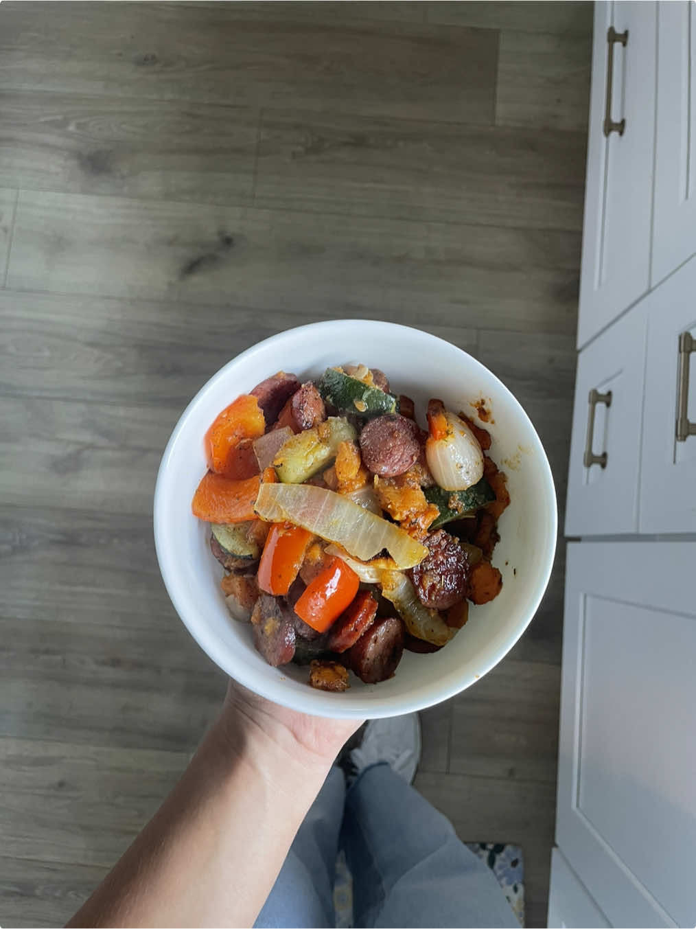 An entire dinner on one pan? YES PLEASE   This healthy sausage sheet pan dinner was way too good to be this easy! #easydinnerideas #sheetpandinner #simplerecipe #healthyrecipes #EasyRecipe 