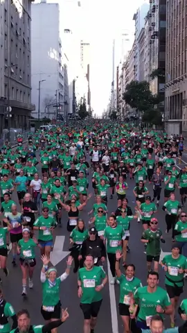 Arte en movimiento ? ? ¿Quiénes van a completar la Triple Corona con el Maratón? #mediomaratondebuenosaires #buenosaireshalfmarathon #buenosaires2025 #adidas #adidasrunning 