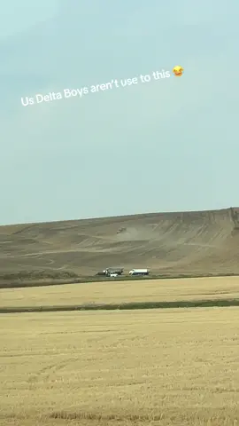 Riding up from Clarkston, WA and amazed at the farming they do on these hill and the cool old iron. I’m sure I saw some Kinze Repowers too and an original Deere 8850 #farminginhills #palousehills 