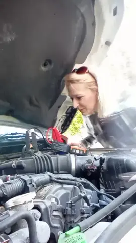 just keep on jumping her🙄🤦🏼‍♀️ #carproblems 