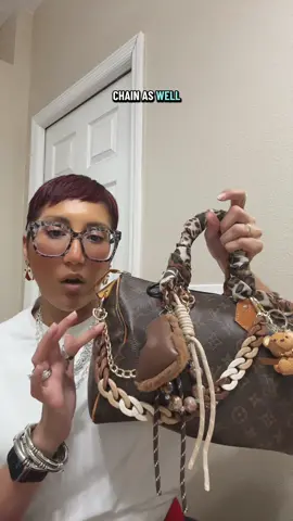Thanks to one of you for the baking soda hack to get rid of the smell from my eBay Louis Vuitton Speedy 25 bag.  Can’t wait to jump on and grab my next one from @ebay 🤎 #bagcharms #japaneseebay #speedy25 #lvspeedy #vintagedesigner 