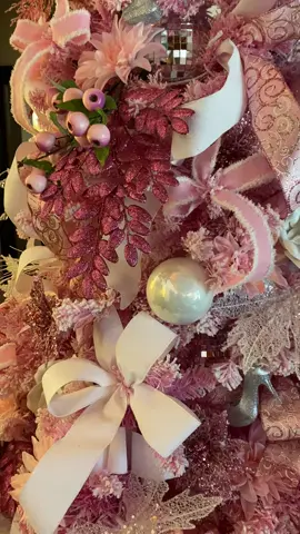 We did this tree in 2023 and this year pink is trending! She was ahead of her time!  #christmas #tutorials #xmas #tips #designer 